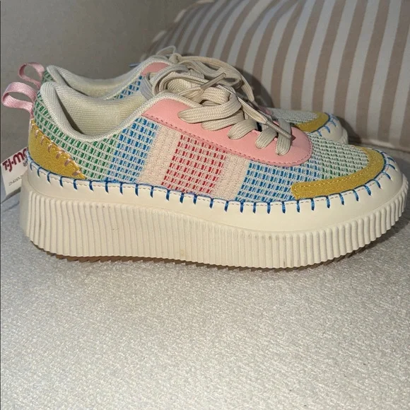 ⭐️NWT Nicole Miller Platform Sneakers⭐️ - Picture 3 of 6